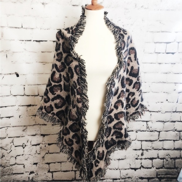 Altar'd State Accessories - Altar’d State Leopard Scarf NWOT